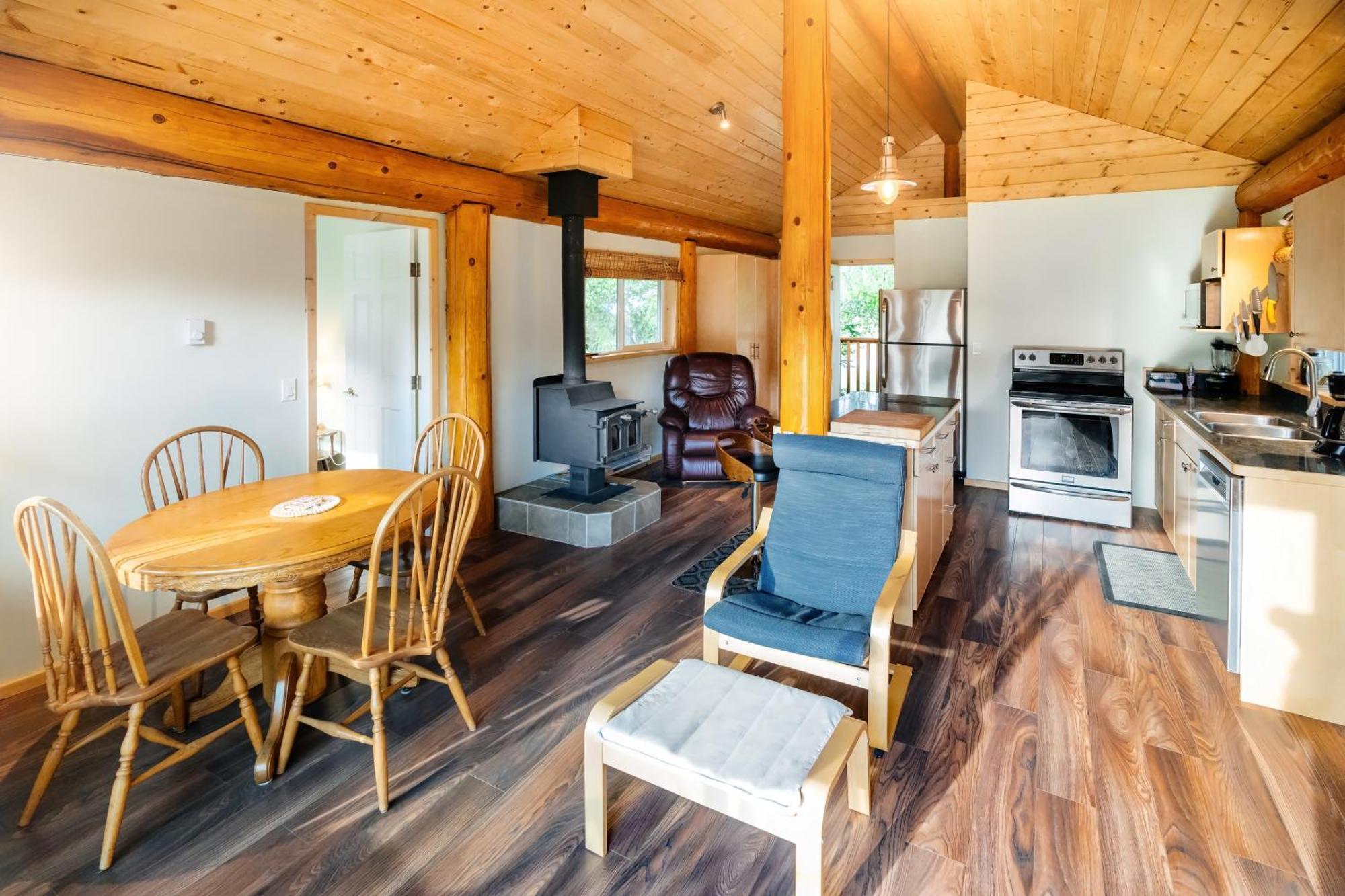 Bella Coola Grizzly Tours And Resort Hagensborg 외부 사진