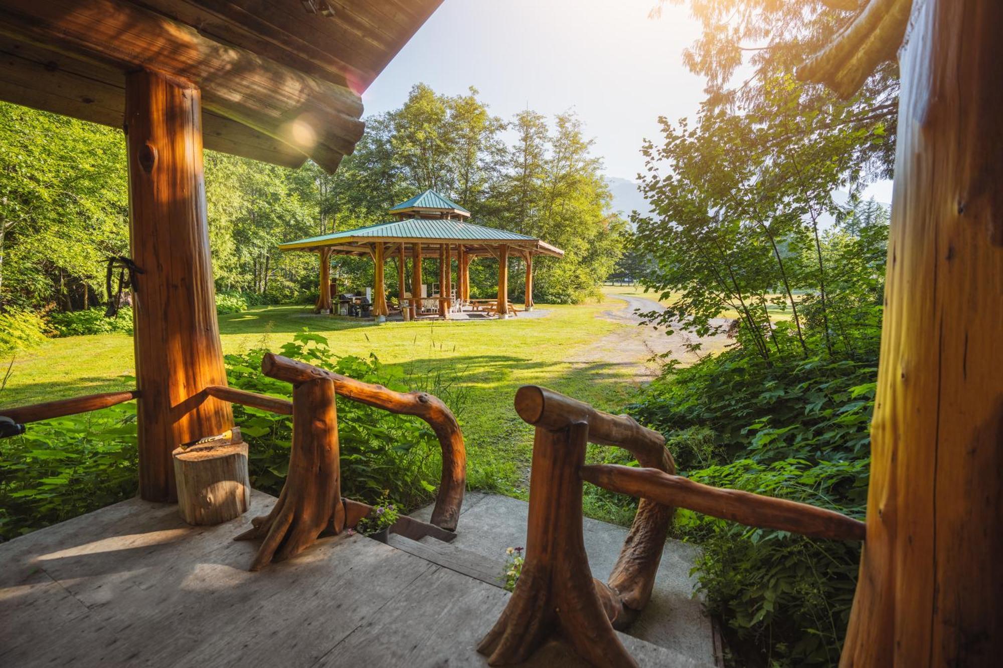Bella Coola Grizzly Tours And Resort Hagensborg 외부 사진