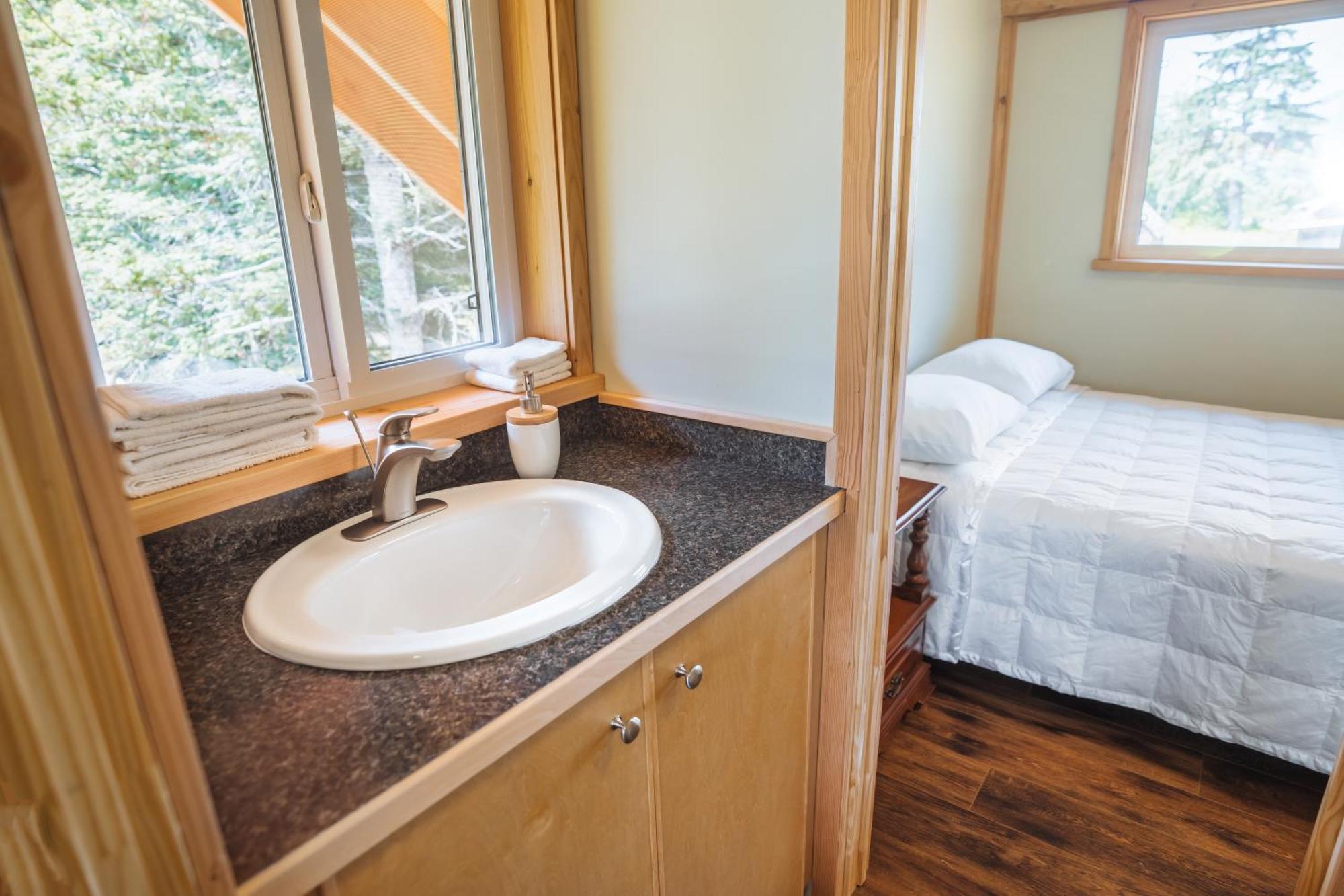 Bella Coola Grizzly Tours And Resort Hagensborg 외부 사진