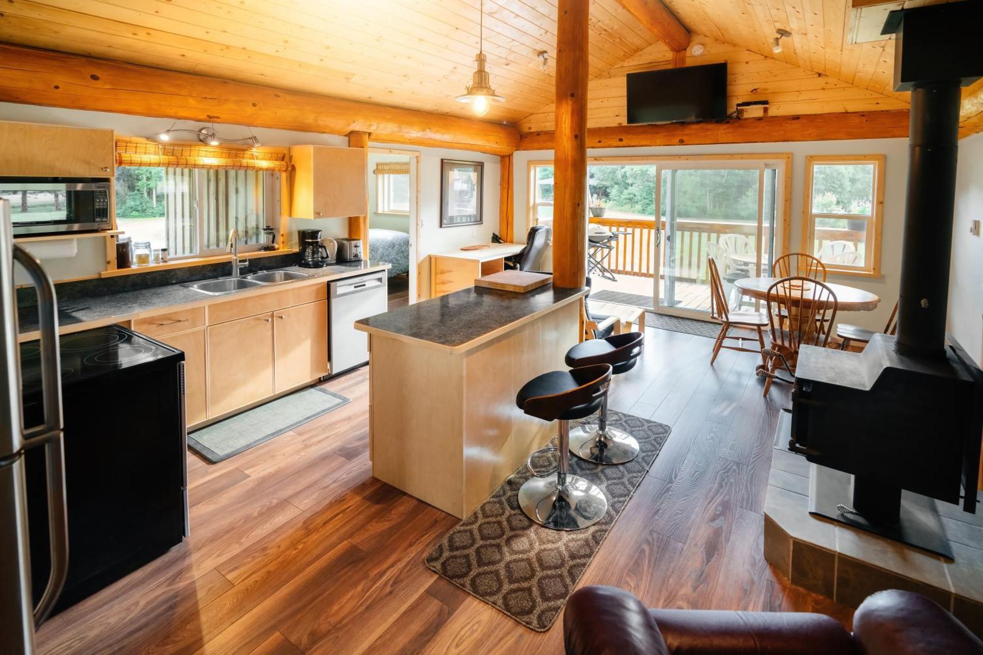 Bella Coola Grizzly Tours And Resort Hagensborg 외부 사진